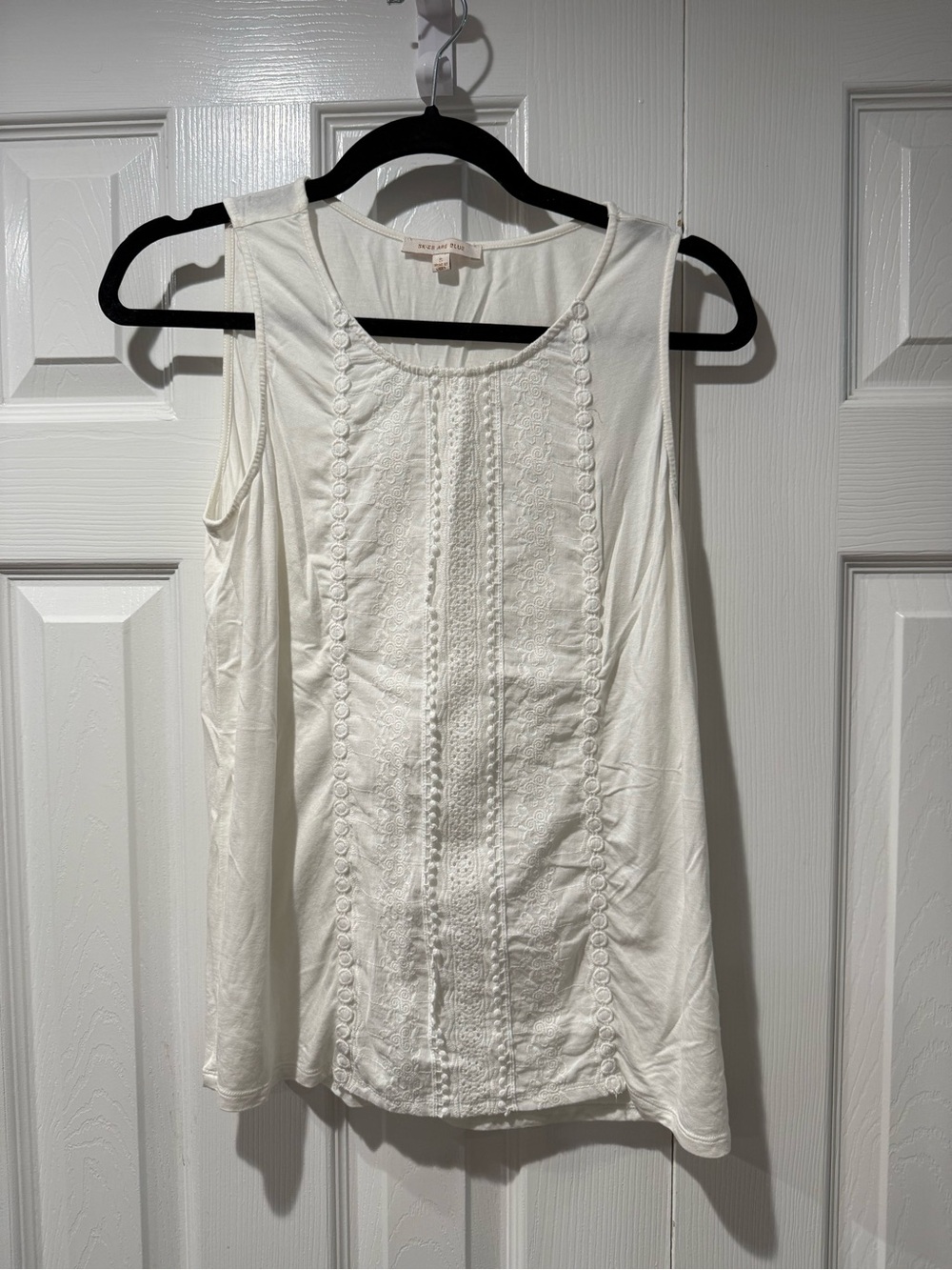 Skies Are Blue White Embroidered Sleeveless Camisole